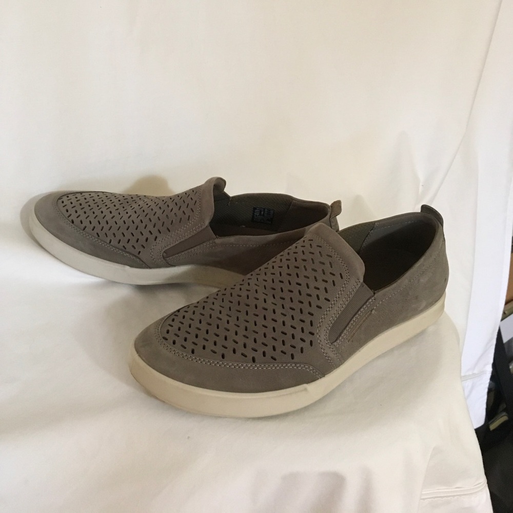 Men’s casual slip ons